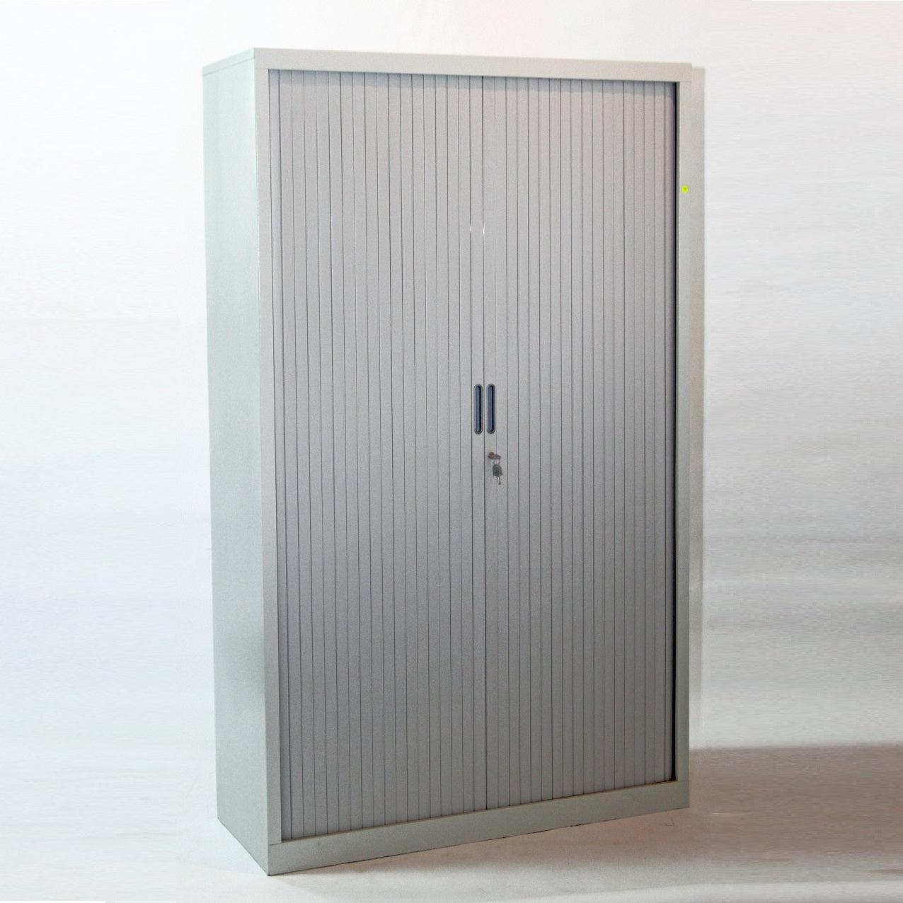 Armoire haute métallique avec 2 portes Rideau L120 x P42,5 x H198 cm A0600